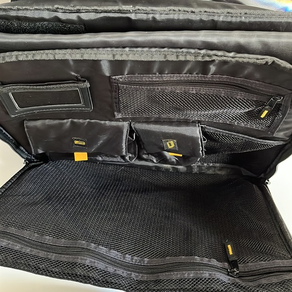 Targus 13” Shoulder/Messenger Laptop Bag with Strap - Picture 3 of 12